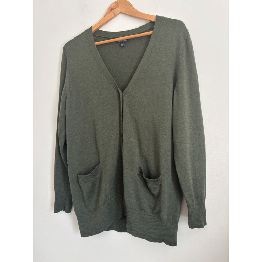 Lord + Taylor Women's 1X Extra Fine 100% Merino Wool Cardigan Career Preppy - Picture 3 of 8
